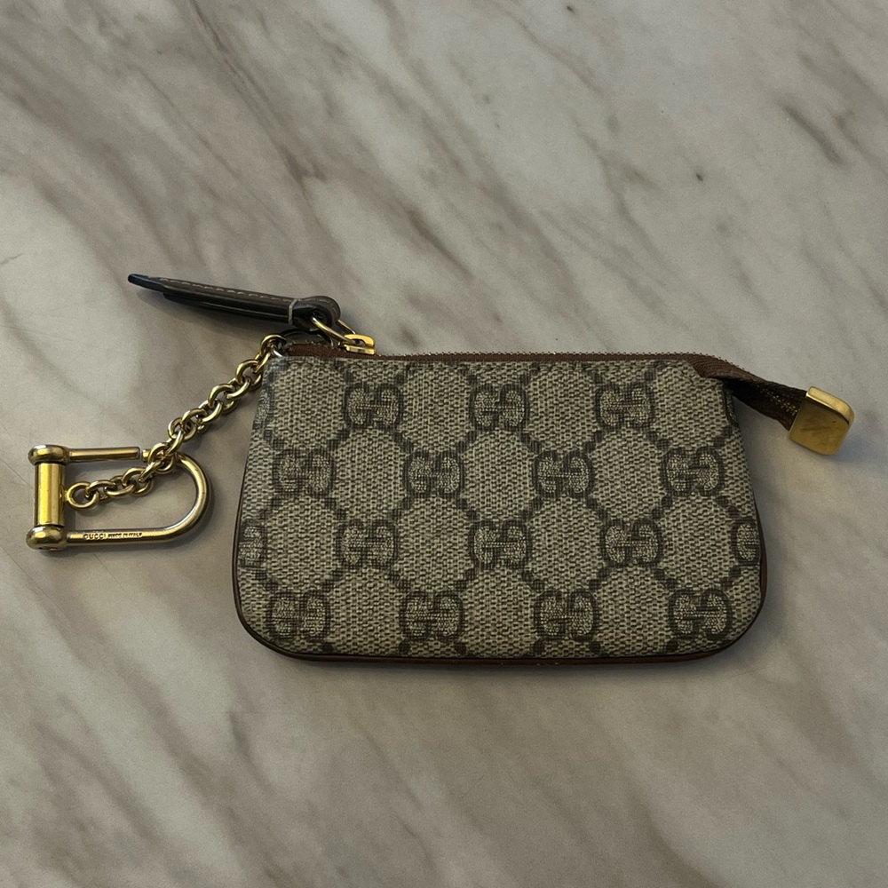Gucci GG Supreme key pouch.
